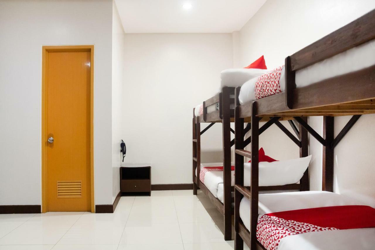 Oyo 153 Espacio De Clarita Hometel Davao Ngoại thất bức ảnh