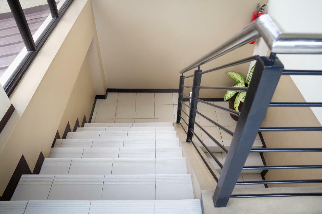 Oyo 153 Espacio De Clarita Hometel Davao Ngoại thất bức ảnh